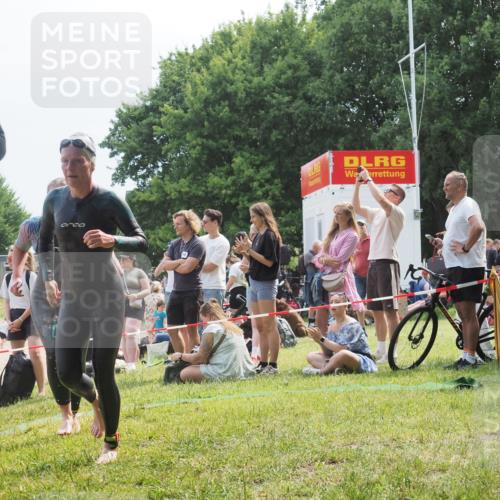 21.06.2025 - 27. Vierlanden-Triathlon KatJ http://msf.ph/oto/8034615 15.06.2025 11:18:45 Schwimmen 885, 909, 925, 939 meine-sportfotos.de