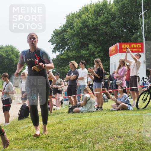 21.06.2025 - 27. Vierlanden-Triathlon KatJ http://msf.ph/oto/8034633 15.06.2025 11:18:46 Schwimmen 885, 909, 925, 939 meine-sportfotos.de