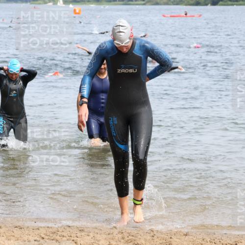 21.06.2025 - 27. Vierlanden-Triathlon Lena Gebhardt http://msf.ph/oto/8034634 15.06.2025 11:20:14 Schwimmen 880, 890, 926, 930, 940, 976 meine-sportfotos.de