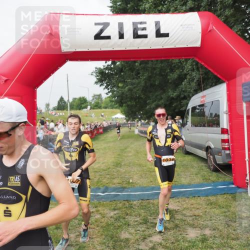 21.06.2025 - 27. Vierlanden-Triathlon MichiJ http://msf.ph/oto/8034647 15.06.2026 12:58:32 Ziel 3, 11, 1034, 1035, 1036, 1037 meine-sportfotos.de