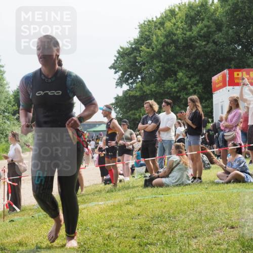 21.06.2025 - 27. Vierlanden-Triathlon KatJ http://msf.ph/oto/8034653 15.06.2025 11:18:46 Schwimmen 885, 909, 925, 939 meine-sportfotos.de