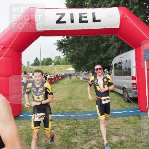 21.06.2025 - 27. Vierlanden-Triathlon MichiJ http://msf.ph/oto/8034654 15.06.2026 12:58:32 Ziel 3, 11, 1034, 1035, 1036, 1037 meine-sportfotos.de