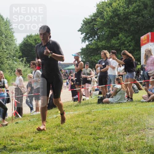 21.06.2025 - 27. Vierlanden-Triathlon KatJ http://msf.ph/oto/8034660 15.06.2025 11:18:52 Schwimmen 885, 916, 925, 939 meine-sportfotos.de