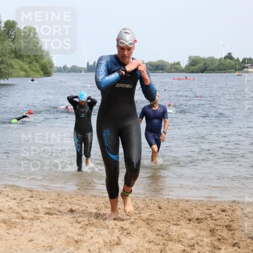 21.06.2025 - 27. Vierlanden-Triathlon Lena Gebhardt http://msf.ph/oto/8034662 15.06.2025 11:20:17 Schwimmen 838, 880, 890, 926, 930, 940 meine-sportfotos.de
