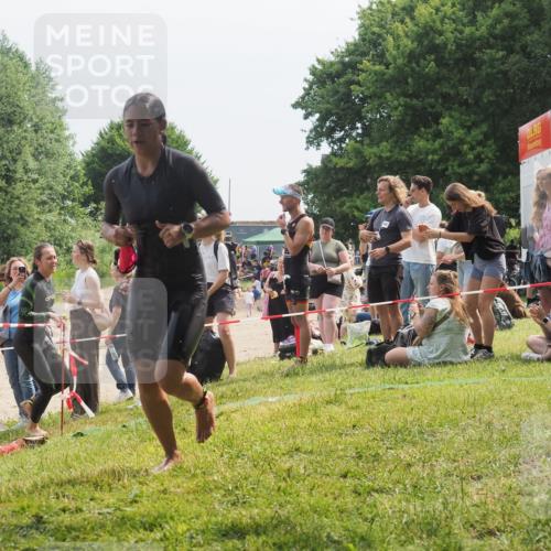 21.06.2025 - 27. Vierlanden-Triathlon KatJ http://msf.ph/oto/8034667 15.06.2025 11:18:52 Schwimmen 885, 916, 925, 939 meine-sportfotos.de