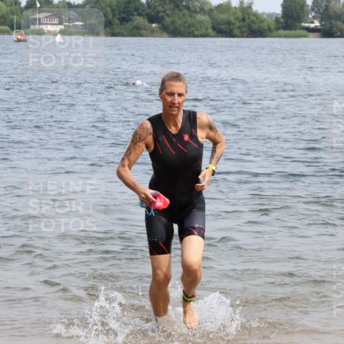 21.06.2025 - 27. Vierlanden-Triathlon Lena Gebhardt http://msf.ph/oto/8034668 15.06.2025 11:20:18 Schwimmen 838, 880, 890, 926, 940 meine-sportfotos.de