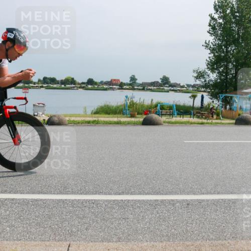 21.06.2025 - 27. Vierlanden-Triathlon H.Heesch http://msf.ph/oto/8034670 15.06.2025 11:42:47 Radfahren 697, 781, 862 meine-sportfotos.de