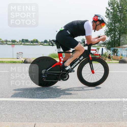 21.06.2025 - 27. Vierlanden-Triathlon H.Heesch http://msf.ph/oto/8034674 15.06.2025 11:42:47 Radfahren 697, 781, 862 meine-sportfotos.de