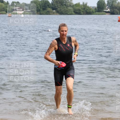 21.06.2025 - 27. Vierlanden-Triathlon Lena Gebhardt http://msf.ph/oto/8034675 15.06.2025 11:20:18 Schwimmen 838, 880, 890, 926, 940 meine-sportfotos.de