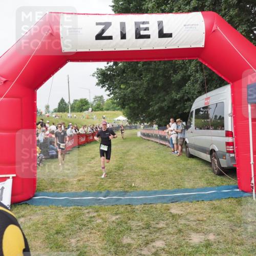 21.06.2025 - 27. Vierlanden-Triathlon MichiJ http://msf.ph/oto/8034677 15.06.2026 12:58:36 Ziel 11, 736, 1034, 1035, 1036, 1037 meine-sportfotos.de