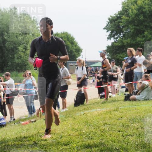 21.06.2025 - 27. Vierlanden-Triathlon KatJ http://msf.ph/oto/8034679 15.06.2025 11:18:52 Schwimmen 885, 916, 925, 939 meine-sportfotos.de