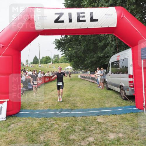 21.06.2025 - 27. Vierlanden-Triathlon MichiJ http://msf.ph/oto/8034682 15.06.2026 12:58:36 Ziel 11, 736, 1034, 1035, 1036, 1037 meine-sportfotos.de