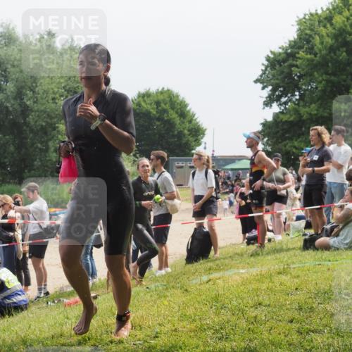 21.06.2025 - 27. Vierlanden-Triathlon KatJ http://msf.ph/oto/8034685 15.06.2025 11:18:52 Schwimmen 885, 916, 925, 939 meine-sportfotos.de