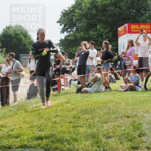 21.06.2025 - 27. Vierlanden-Triathlon KatJ http://msf.ph/oto/8034690 15.06.2025 11:18:54 Schwimmen 885, 916, 939 meine-sportfotos.de