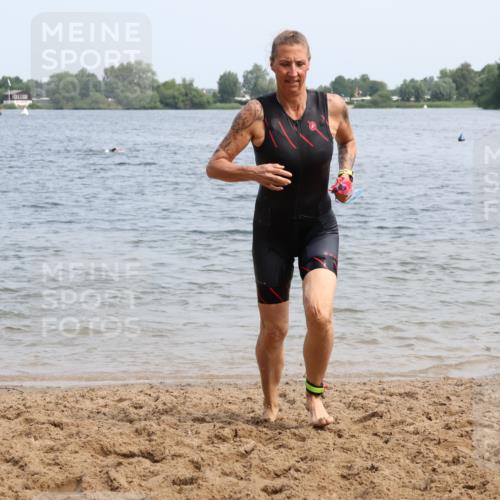 21.06.2025 - 27. Vierlanden-Triathlon Lena Gebhardt http://msf.ph/oto/8034693 15.06.2025 11:20:20 Schwimmen 838, 880, 890, 926, 940 meine-sportfotos.de