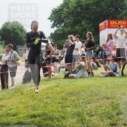 21.06.2025 - 27. Vierlanden-Triathlon KatJ http://msf.ph/oto/8034696 15.06.2025 11:18:54 Schwimmen 885, 916, 939 meine-sportfotos.de