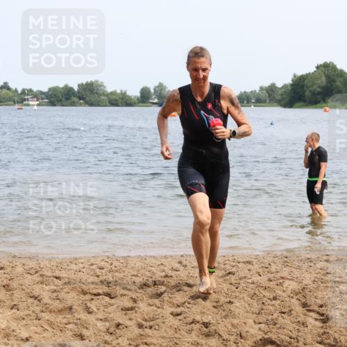 21.06.2025 - 27. Vierlanden-Triathlon Lena Gebhardt http://msf.ph/oto/8034698 15.06.2025 11:20:21 Schwimmen 838, 880, 890, 926, 940 meine-sportfotos.de