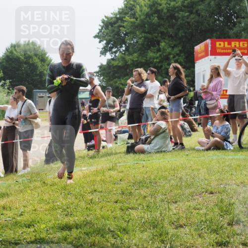 21.06.2025 - 27. Vierlanden-Triathlon KatJ http://msf.ph/oto/8034702 15.06.2025 11:18:54 Schwimmen 885, 916, 939 meine-sportfotos.de