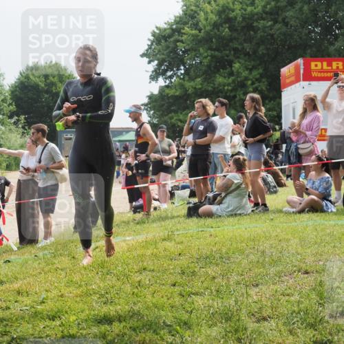 21.06.2025 - 27. Vierlanden-Triathlon KatJ http://msf.ph/oto/8034712 15.06.2025 11:18:54 Schwimmen 885, 916, 939 meine-sportfotos.de