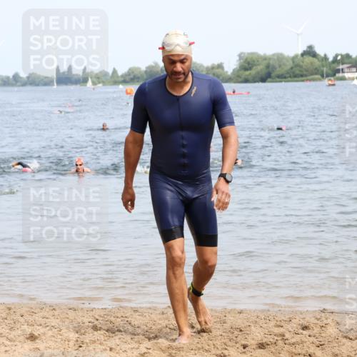 21.06.2025 - 27. Vierlanden-Triathlon Lena Gebhardt http://msf.ph/oto/8034727 15.06.2025 11:20:23 Schwimmen 838, 880, 890, 926, 969 meine-sportfotos.de