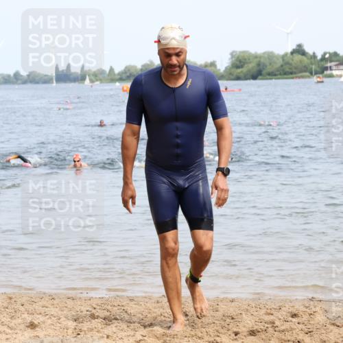 21.06.2025 - 27. Vierlanden-Triathlon Lena Gebhardt http://msf.ph/oto/8034732 15.06.2025 11:20:23 Schwimmen 838, 880, 890, 926, 969 meine-sportfotos.de