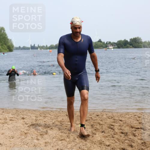 21.06.2025 - 27. Vierlanden-Triathlon Lena Gebhardt http://msf.ph/oto/8034736 15.06.2025 11:20:24 Schwimmen 838, 880, 890, 926, 969 meine-sportfotos.de