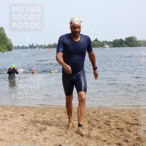 21.06.2025 - 27. Vierlanden-Triathlon Lena Gebhardt http://msf.ph/oto/8034742 15.06.2025 11:20:24 Schwimmen 838, 880, 890, 926, 969 meine-sportfotos.de