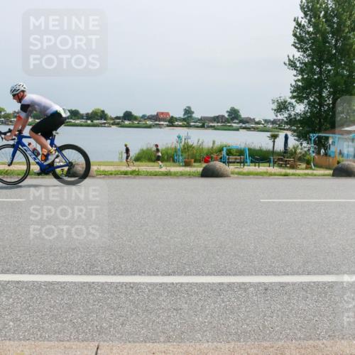 21.06.2025 - 27. Vierlanden-Triathlon H.Heesch http://msf.ph/oto/8034743 15.06.2025 11:43:02 Radfahren 642, 688, 817 meine-sportfotos.de