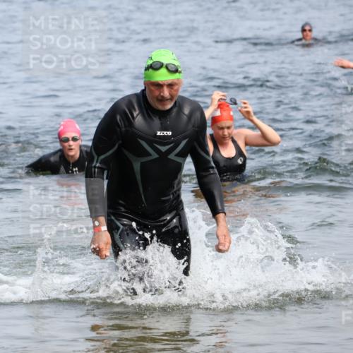 21.06.2025 - 27. Vierlanden-Triathlon Lena Gebhardt http://msf.ph/oto/8034744 15.06.2025 11:20:26 Schwimmen 838, 880, 890, 926, 969 meine-sportfotos.de