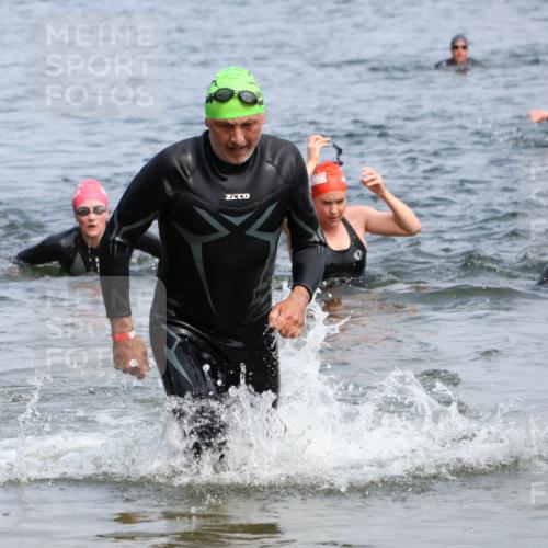 21.06.2025 - 27. Vierlanden-Triathlon Lena Gebhardt http://msf.ph/oto/8034750 15.06.2025 11:20:26 Schwimmen 838, 880, 890, 926, 969 meine-sportfotos.de