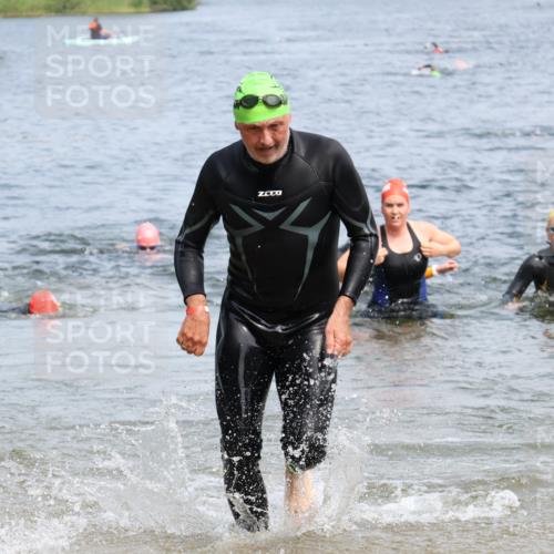 21.06.2025 - 27. Vierlanden-Triathlon Lena Gebhardt http://msf.ph/oto/8034759 15.06.2025 11:20:29 Schwimmen 838, 880, 890, 926, 969 meine-sportfotos.de