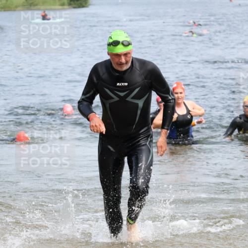 21.06.2025 - 27. Vierlanden-Triathlon Lena Gebhardt http://msf.ph/oto/8034762 15.06.2025 11:20:29 Schwimmen 838, 880, 890, 926, 969 meine-sportfotos.de