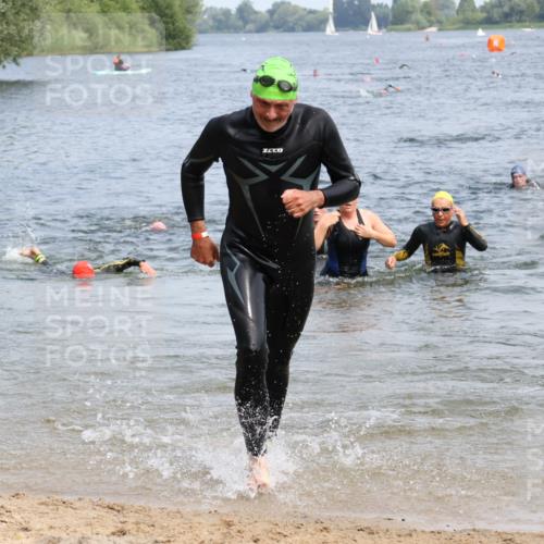 21.06.2025 - 27. Vierlanden-Triathlon Lena Gebhardt http://msf.ph/oto/8034765 15.06.2025 11:20:29 Schwimmen 838, 880, 890, 926, 969 meine-sportfotos.de