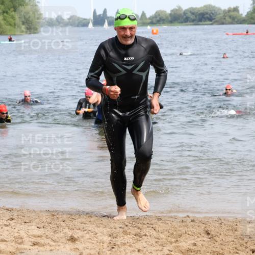 21.06.2025 - 27. Vierlanden-Triathlon Lena Gebhardt http://msf.ph/oto/8034774 15.06.2025 11:20:30 Schwimmen 838, 890, 926, 969, 1400 meine-sportfotos.de