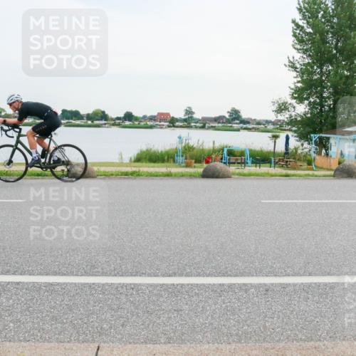 15.06.2025 - 27. Vierlanden-Triathlon H.Heesch http://msf.ph/oto/8034775 15.06.2025 10:43:14 Radfahren 65, 124, 202, 266 meine-sportfotos.de