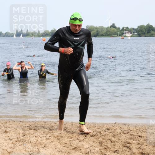 21.06.2025 - 27. Vierlanden-Triathlon Lena Gebhardt http://msf.ph/oto/8034778 15.06.2025 11:20:31 Schwimmen 838, 890, 926, 969, 1400 meine-sportfotos.de
