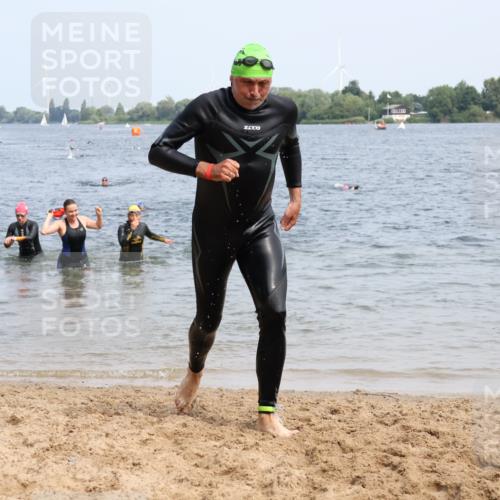21.06.2025 - 27. Vierlanden-Triathlon Lena Gebhardt http://msf.ph/oto/8034781 15.06.2025 11:20:31 Schwimmen 838, 890, 926, 969, 1400 meine-sportfotos.de