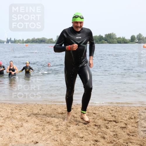 21.06.2025 - 27. Vierlanden-Triathlon Lena Gebhardt http://msf.ph/oto/8034786 15.06.2025 11:20:32 Schwimmen 838, 879, 890, 941, 969, 1400 meine-sportfotos.de