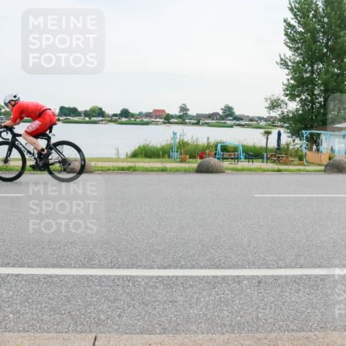 15.06.2025 - 27. Vierlanden-Triathlon H.Heesch http://msf.ph/oto/8034793 15.06.2025 10:43:16 Radfahren 65, 124, 160, 266 meine-sportfotos.de