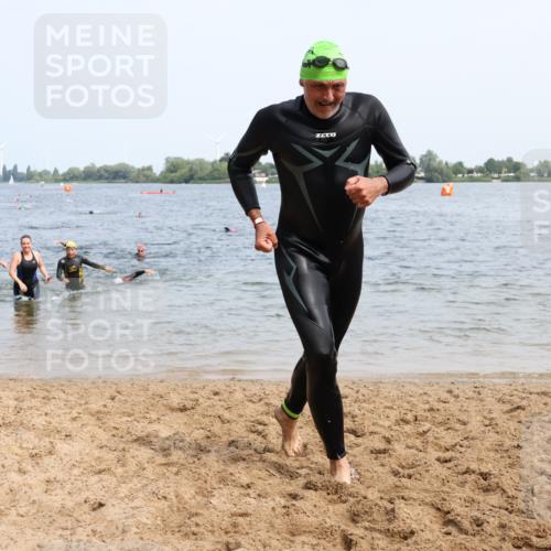 21.06.2025 - 27. Vierlanden-Triathlon Lena Gebhardt http://msf.ph/oto/8034794 15.06.2025 11:20:33 Schwimmen 838, 879, 890, 924, 941, 969, 1400 meine-sportfotos.de