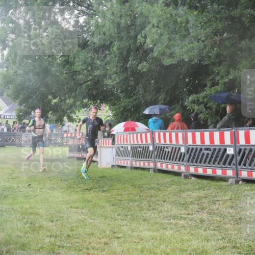 21.06.2025 - 27. Vierlanden-Triathlon KatJ http://msf.ph/oto/8034796 15.06.2025 13:49:48 Ziel 1138, 1146 meine-sportfotos.de