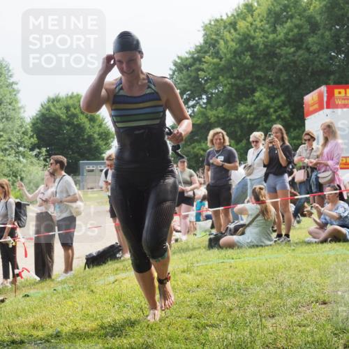 21.06.2025 - 27. Vierlanden-Triathlon KatJ http://msf.ph/oto/8034797 15.06.2025 11:19:07 Schwimmen 876, 942 meine-sportfotos.de