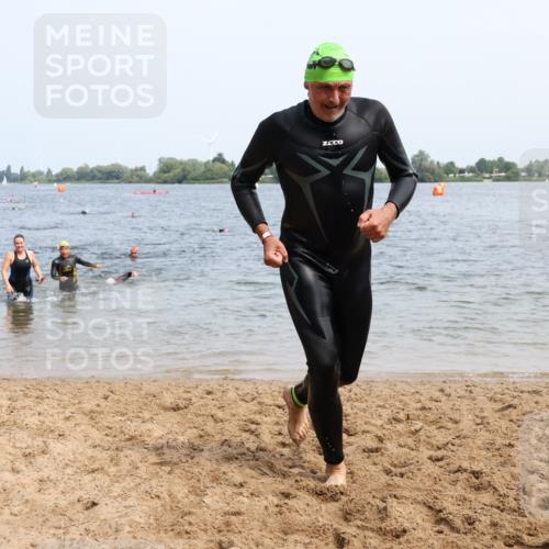 21.06.2025 - 27. Vierlanden-Triathlon Lena Gebhardt http://msf.ph/oto/8034799 15.06.2025 11:20:33 Schwimmen 838, 879, 890, 924, 941, 969, 1400 meine-sportfotos.de
