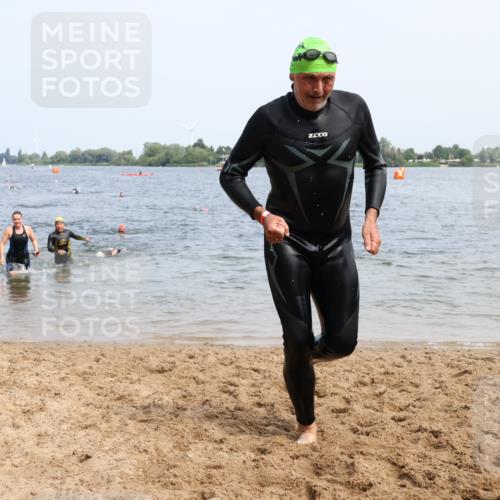 21.06.2025 - 27. Vierlanden-Triathlon Lena Gebhardt http://msf.ph/oto/8034802 15.06.2025 11:20:33 Schwimmen 838, 879, 890, 924, 941, 969, 1400 meine-sportfotos.de