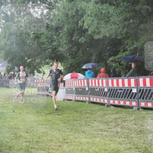 21.06.2025 - 27. Vierlanden-Triathlon KatJ http://msf.ph/oto/8034803 15.06.2025 13:49:48 Ziel 1138, 1146 meine-sportfotos.de