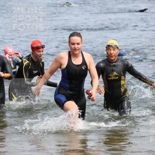 21.06.2025 - 27. Vierlanden-Triathlon Lena Gebhardt http://msf.ph/oto/8034810 15.06.2025 11:20:34 Schwimmen 838, 879, 924, 941, 969, 1400 meine-sportfotos.de