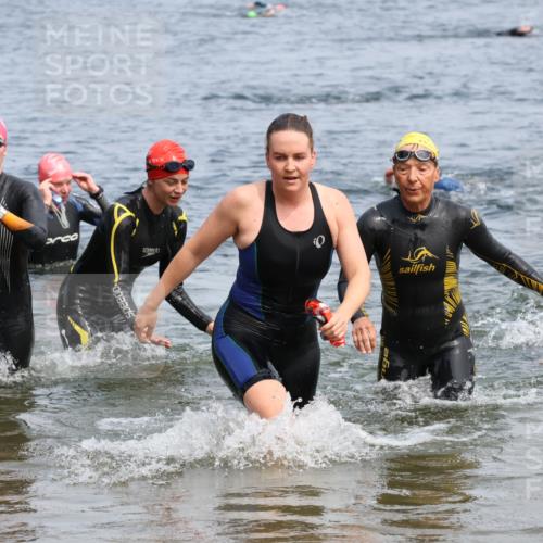 21.06.2025 - 27. Vierlanden-Triathlon Lena Gebhardt http://msf.ph/oto/8034815 15.06.2025 11:20:34 Schwimmen 838, 879, 924, 941, 969, 1400 meine-sportfotos.de
