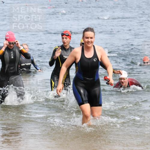 21.06.2025 - 27. Vierlanden-Triathlon Lena Gebhardt http://msf.ph/oto/8034820 15.06.2025 11:20:35 Schwimmen 838, 879, 924, 936, 941, 969, 1400 meine-sportfotos.de
