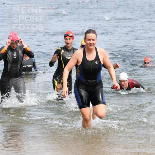 21.06.2025 - 27. Vierlanden-Triathlon Lena Gebhardt http://msf.ph/oto/8034821 15.06.2025 11:20:36 Schwimmen 838, 879, 924, 936, 941, 969, 1400 meine-sportfotos.de
