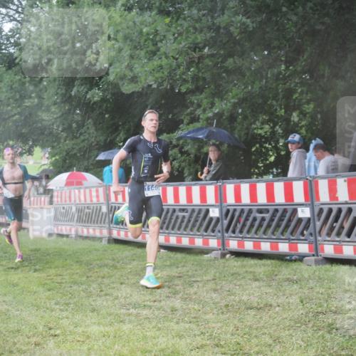 21.06.2025 - 27. Vierlanden-Triathlon KatJ http://msf.ph/oto/8034830 15.06.2025 13:49:49 Ziel 1138, 1146 meine-sportfotos.de
